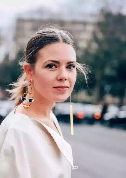 爆料娱乐圈耳环女星是谁,揭秘神秘女星璀璨时刻